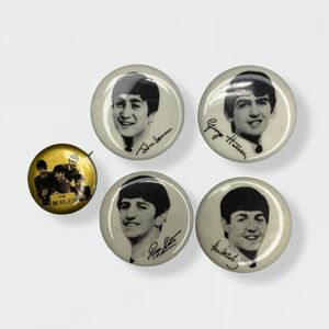 THE BEATLES ORIGINAL 1964 PIN BUTTON SET WITH SIGNATURE